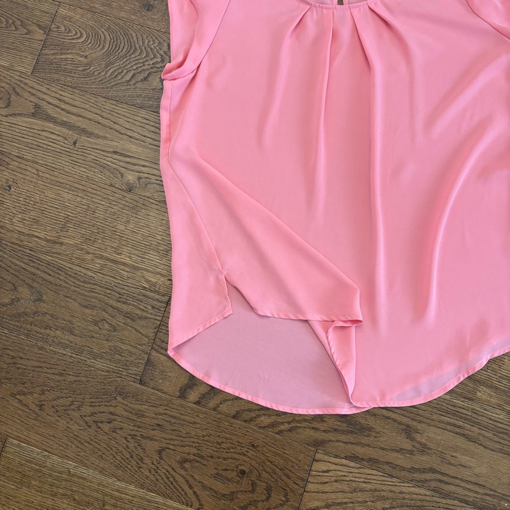 This is a 41 Hawthorn Lexie pleat front blouse - Picture 4 of 8